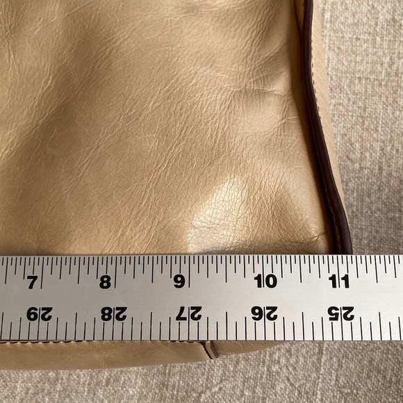 HOBO Small Cream/Tan Polished Leather Shoulder Bag - Picture 6 of 11